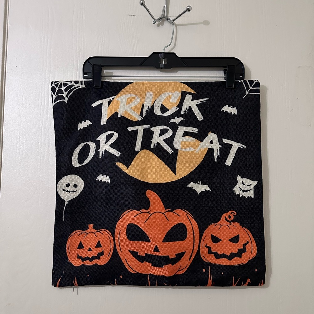 Halloween Trick or Treat Pillow Case 17 x 17 New Without Tags